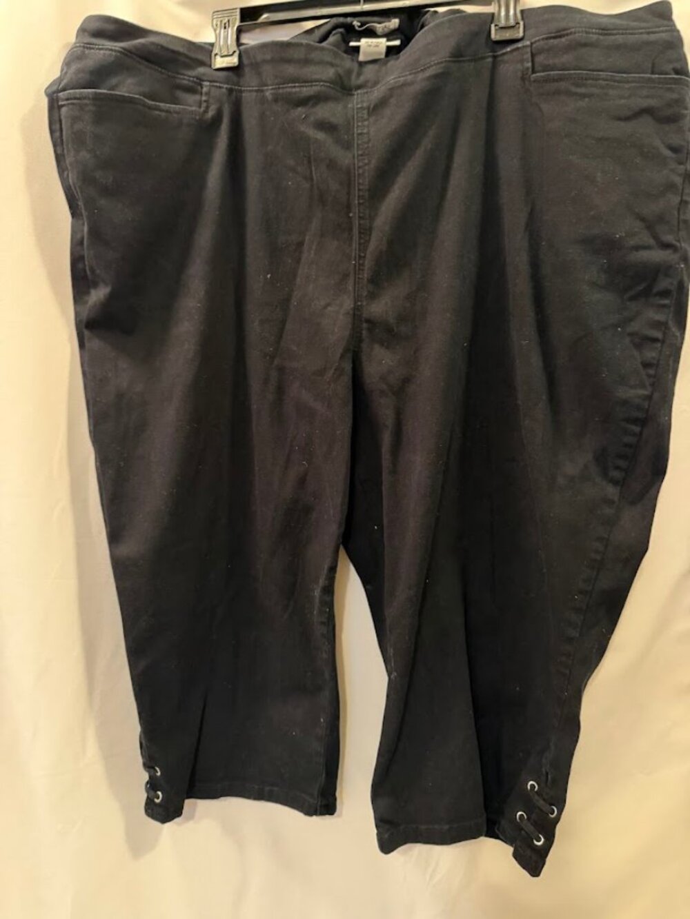 CATHERINES Black Color Capri Pants with Pockets (Cotton/Spandex) - size 4x